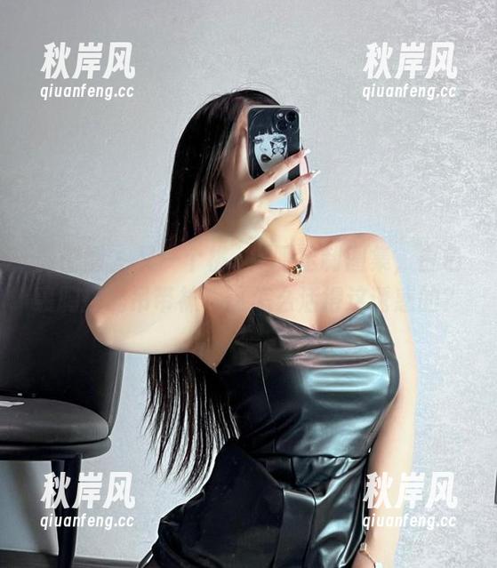 微密圈 - 又一个桃沢樱呀定制图集，白色裹胸搭配吊带袜，这怎么活得这诱惑的？