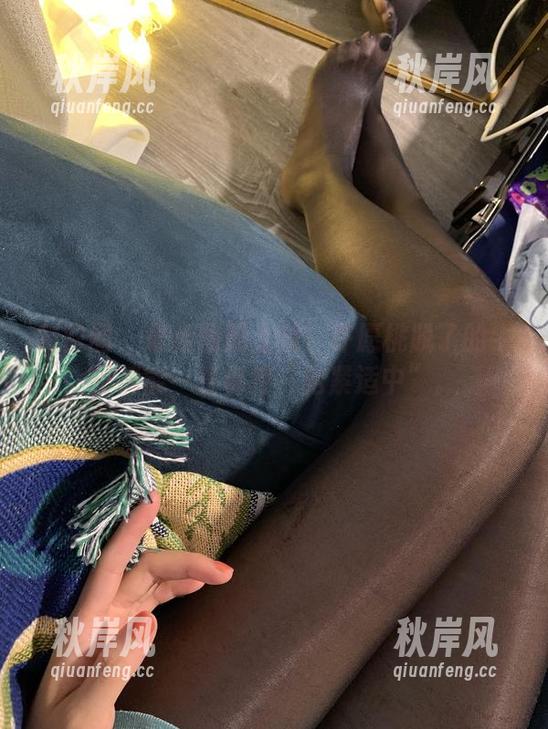 微密圈 - 最新图册上线！许愿桃脱了的牛仔裤能一直保持“松紧适中”。