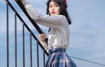 花嫁精选:梨瑾瑾把花瓣洒得我心乱如麻