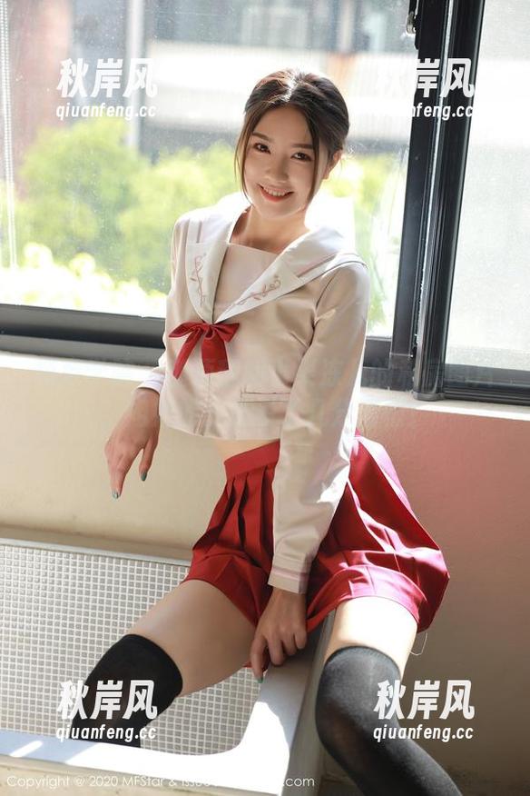 模范学院 - 随便翻翻小果冻儿的私房图片，姐姐的姿态多了几分滑稽！