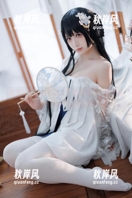你见过“水色会发光”的原图么？樱落酱w在碧蓝航线的作品集里就有呦！
