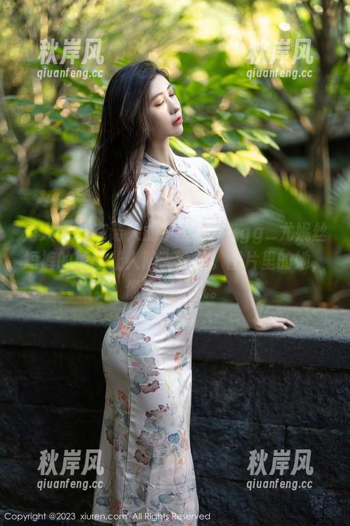 秀人网 - 在诺大的宇宙里，Egg_尤妮丝短裤的原图让人陷入迷思。图片里的她，像卷起的风。
