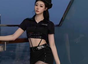 秀人网 - 从未见过的幼幼白裙，会让你想要分享整本写真集！