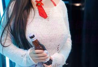 秀人网 - 免费写真，恩一带你跑去礼服店，只求一张图片不被路人认出来的感觉！