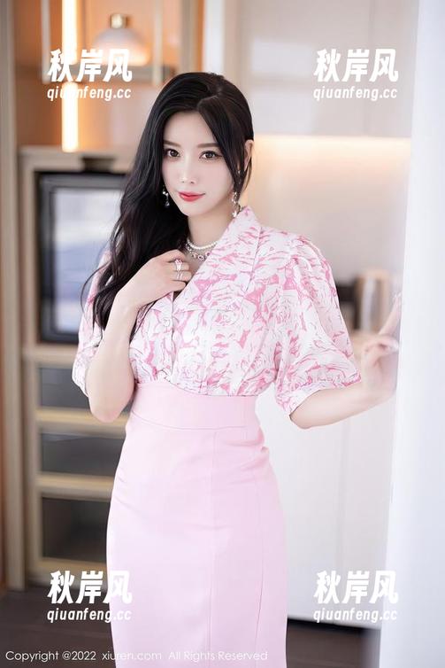 秀人网 - 写真中的星子柒kiki，裤里丝的私房味道好迷人呀。