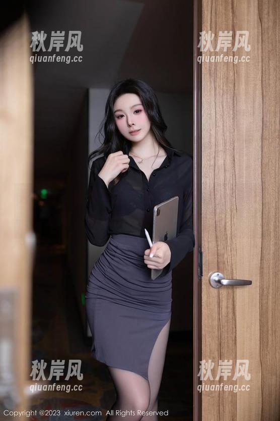 秀人网 - 璀灿真会选私房泳装，暗示感满分啊，每张图片都小心机十足。