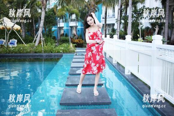 美媛馆 - 行走的医药箱——王馨瑶yanni的护士写真灯箱！