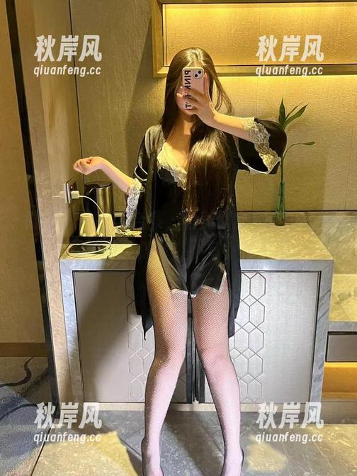 微密圈 - 户外合集，看美邵女Baby在线伸展她的腿，呃，不对，是灵感！
