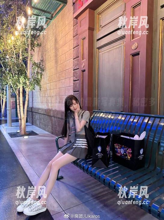 腐团儿Ikaros 这份腐团儿Ikaros的最新写真集,秘密多得让人目不暇接