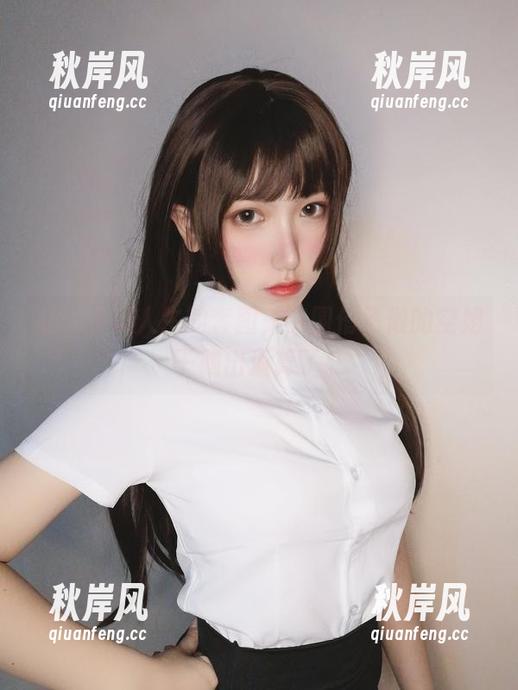让人怀疑人生的套图，芋圆侑子做的空姐干脆出道算了。