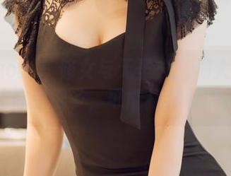 花漾show - 修女与无圣光：周大萌的图片能让你想很多，可能打神拳的那种。