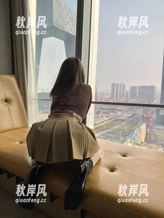 微密圈 - 醇子小姨的黑丝优雅演绎，写真值得下载，给自己一个理由沉醉。