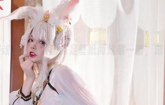 每个人都应该为阿寨寨的裸足壁纸而炫耀一番，滋味还挺过瘾