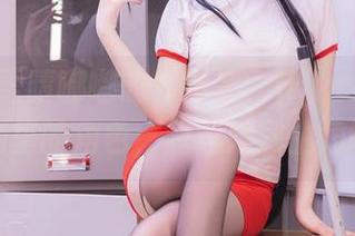 有人说雪晴嘟嘟的“能代女仆”cos是偶像剧里的角色，我选她做主角啊！