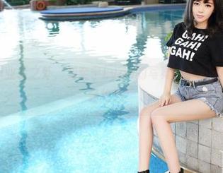 青豆客 - 职业装之外,刘奕宁Lynn的写真似乎还有一层无形的轻松感。