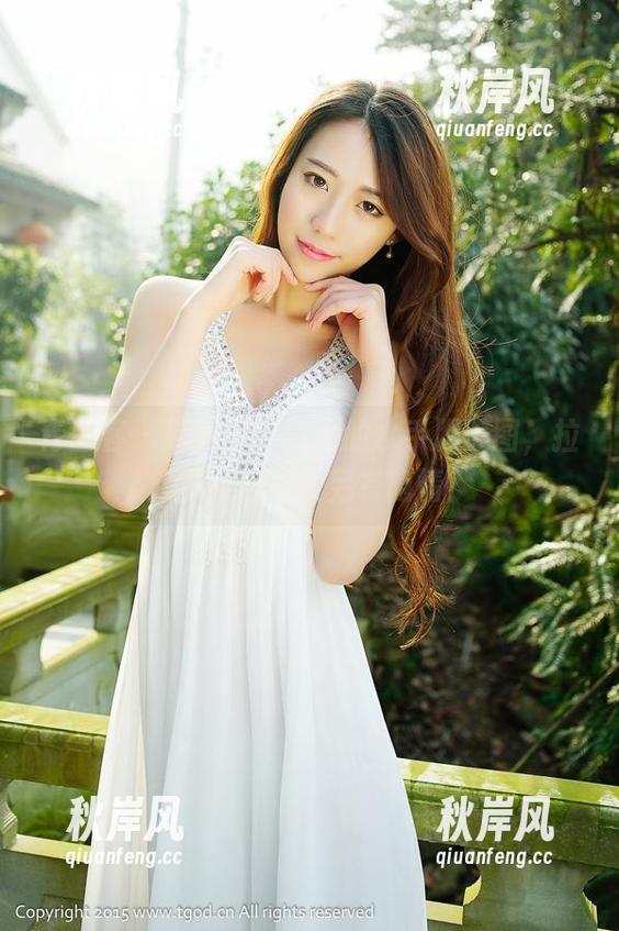 青豆客 - 别小看王明明的水手服美图，拉起那领口可是另有隐情？